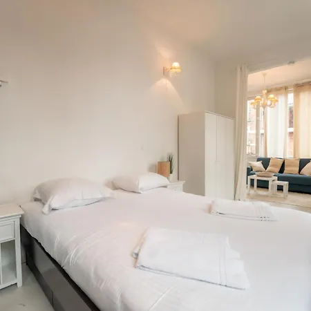 شقة Apartment Centrally Located Charlemagne I By Interhome بلانكنبرخ