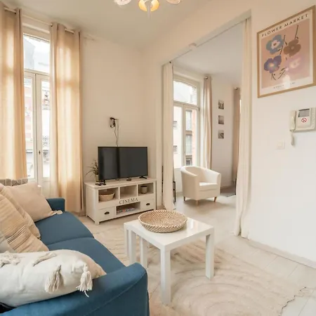 Apartment Centrally Located Charlemagne I By Interhome Апартаменты *